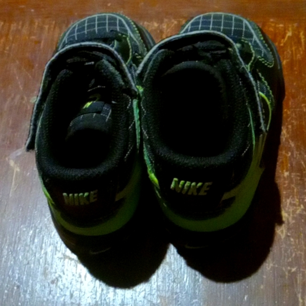 Nike - Picture 3 of 3
